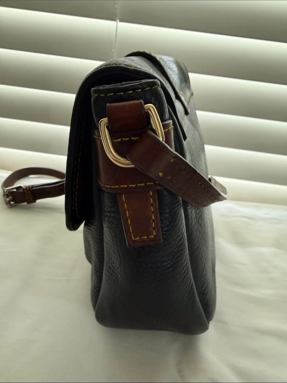 Dooney and Bourke Lock Leather Crossbody Shoulder hand bag Padlock
